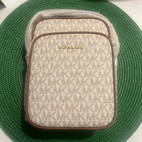 MICHAEL Michael Kors Jet Set Double Zip Crossbody & Umbrella Set (NWT) - Picture 2 of 10